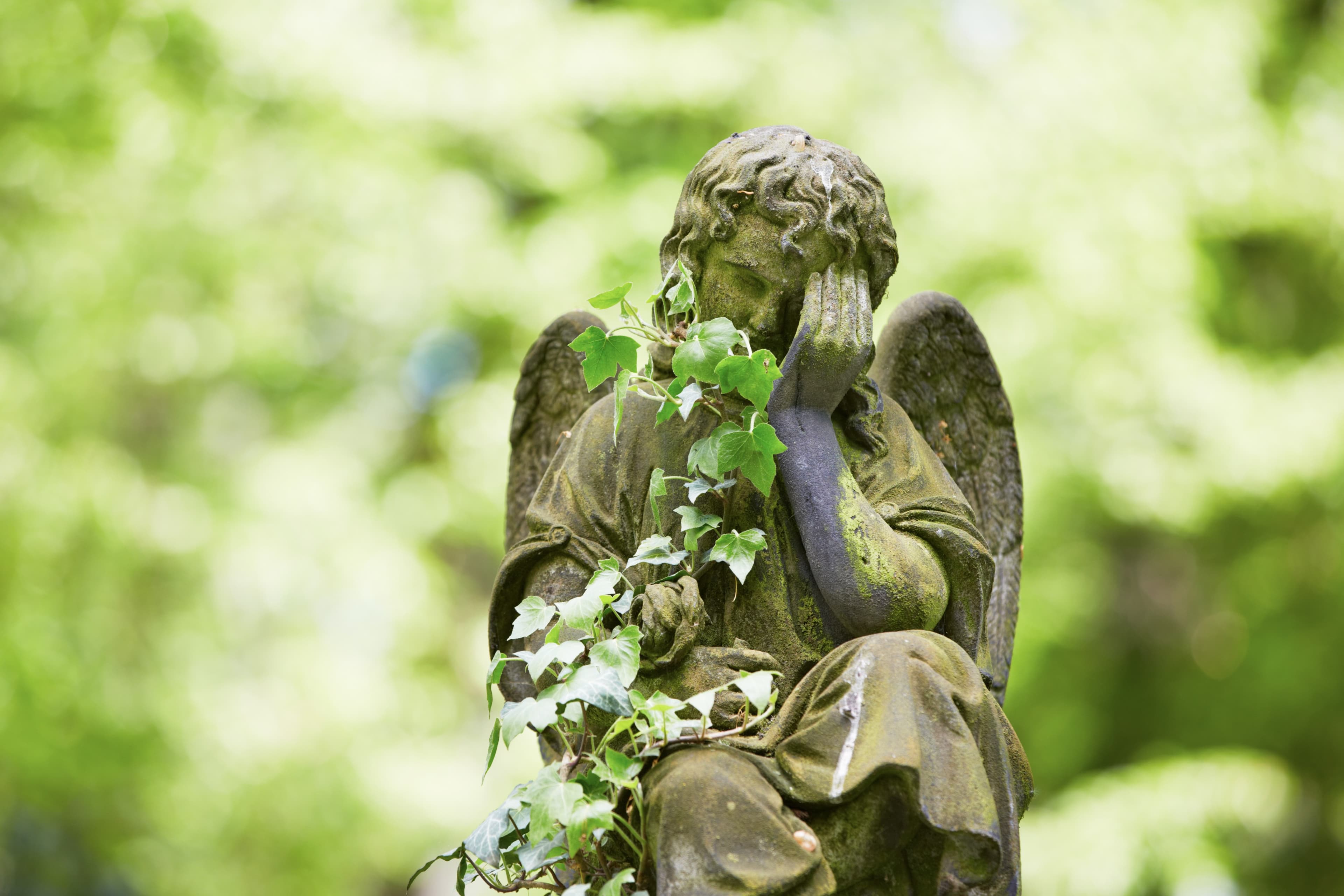 Statue auf Friedhof