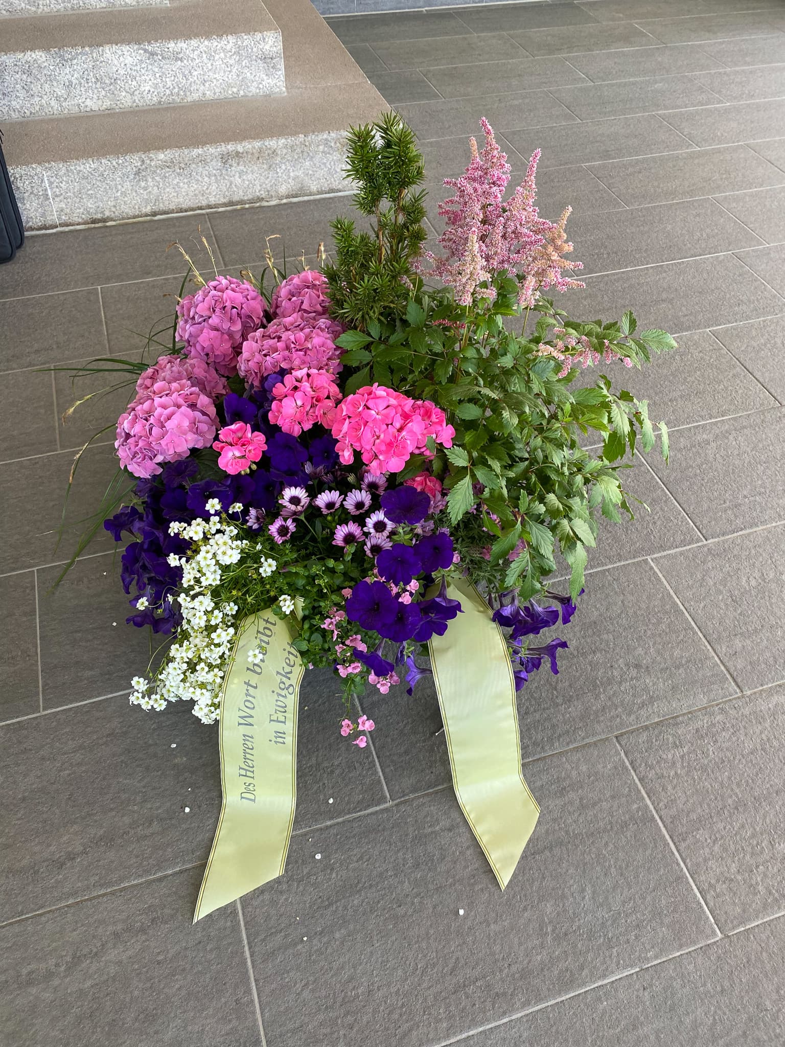 Blumengesteckschalen